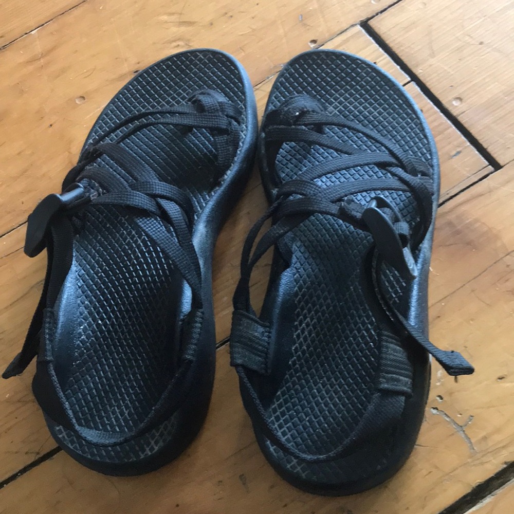 Black double strap Chacos size 7